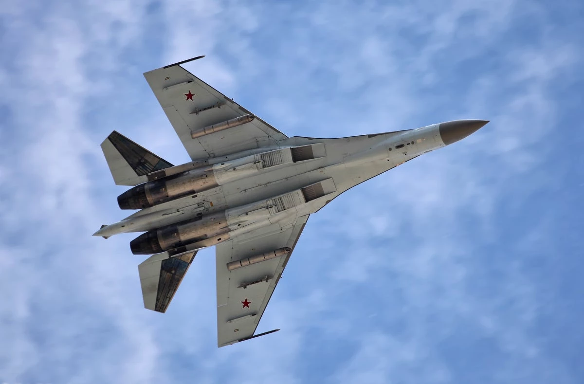 Απίστευτη αερομαχία Su-35 με 6 F-16! – H ρωσική πρωτοπορία ενάντια στην αμερικανική… παράδοση – (Bίντεο)